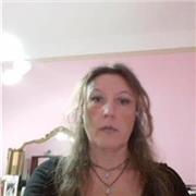 Laureata in materie umanistiche impartisce lezioni di italiano e di inglese per le scuole medie e superiori